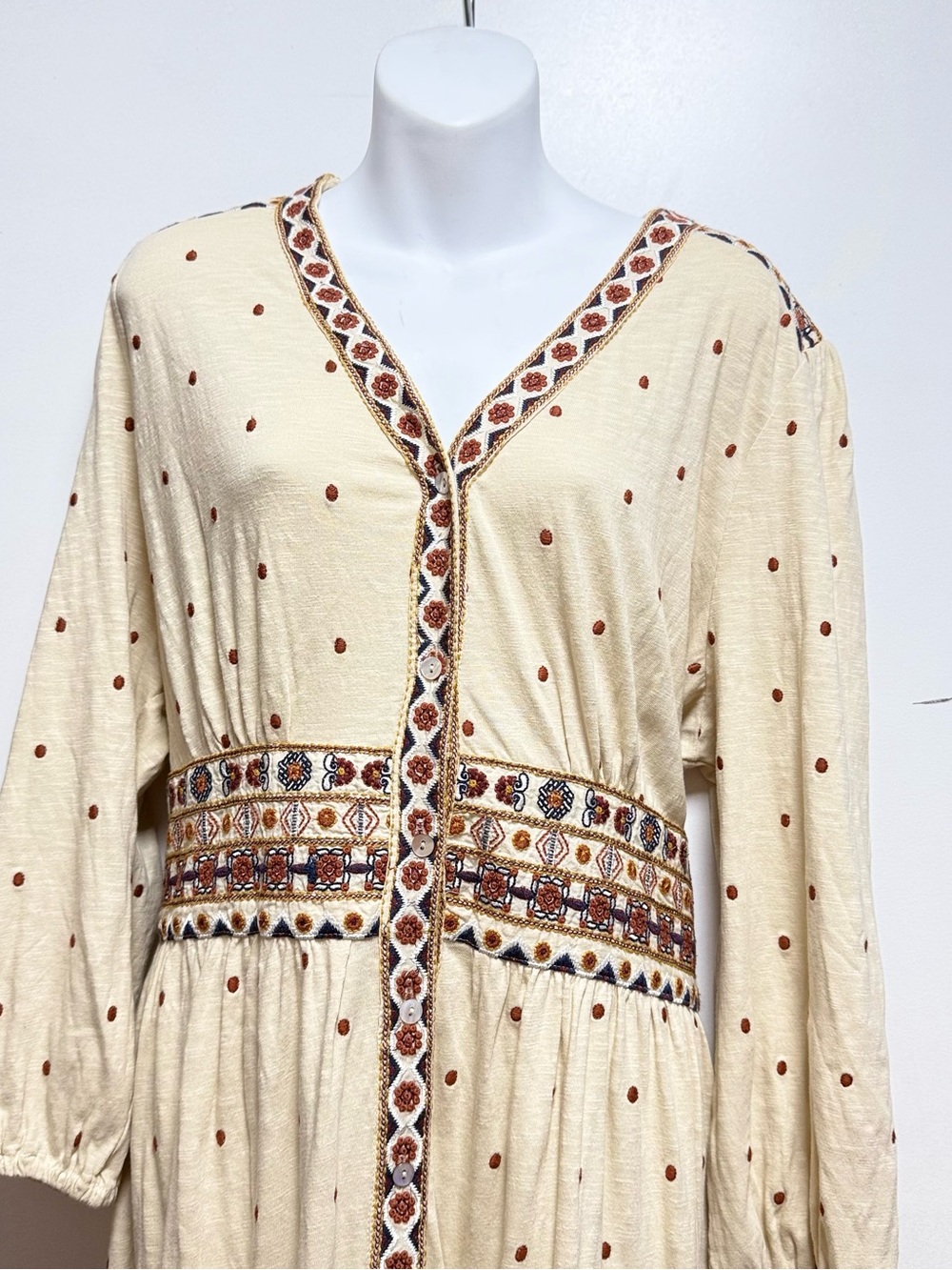 Canon Cream Long-Sleeve V-Neck Boho Dress with Embroidered Waistband - Picture 4 of 10